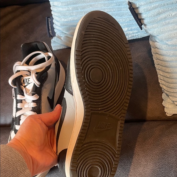 Nike Men's Black and White Sneakers - Picture 5 of 5